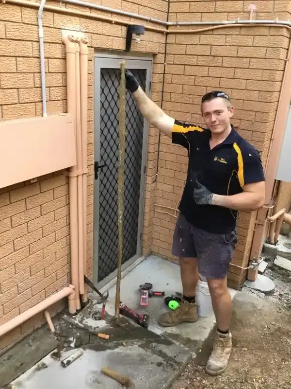 Bell plumber giving a thumbs up after clearing a blocked basin waste pipe